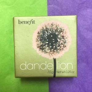 Benefit Brightening Face Powder
